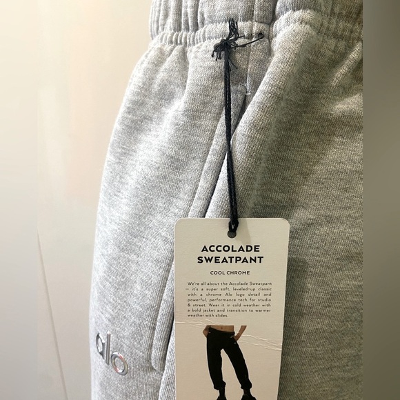 Alo Yoga Accolade Sweatpants jogger, chromed Alo logo (original piece - Picture 9 of 17